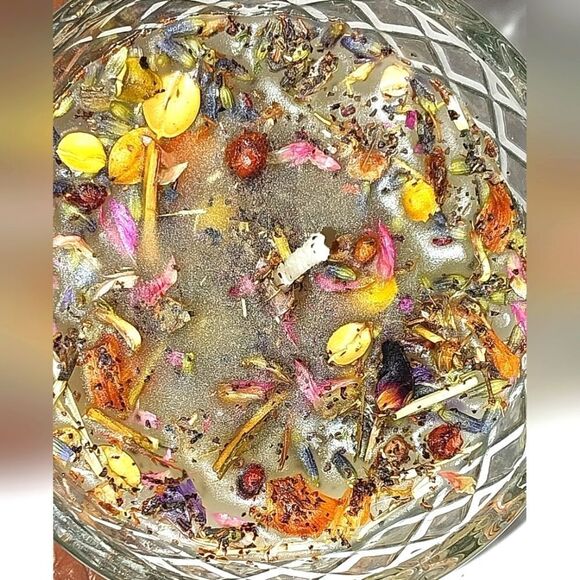 Hand crafted The witching Hour limited edition candle - Picture 6 of 9